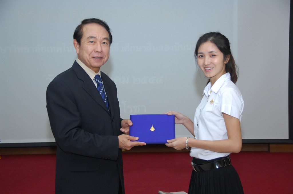 President Conferring Certificates to Chinese Exchange Students