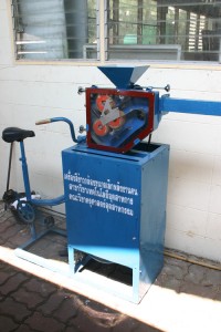 RMUTT invented Brown Rice Milling Machine, using manpower