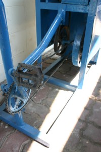 RMUTT invented Brown Rice Milling Machine, using manpower