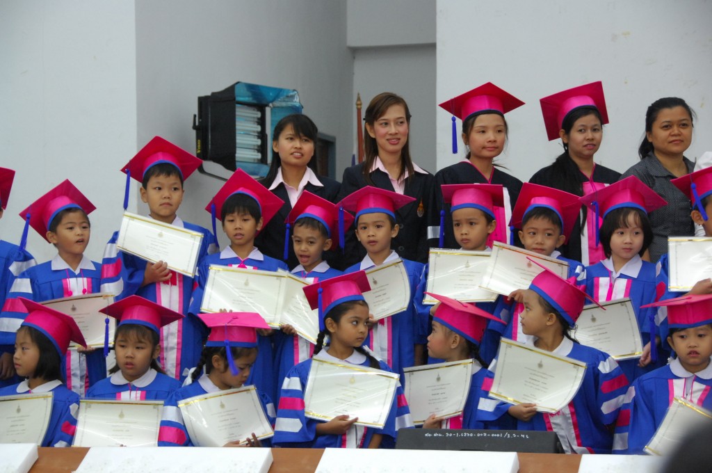 Nursery demonstration shool’s certificates given