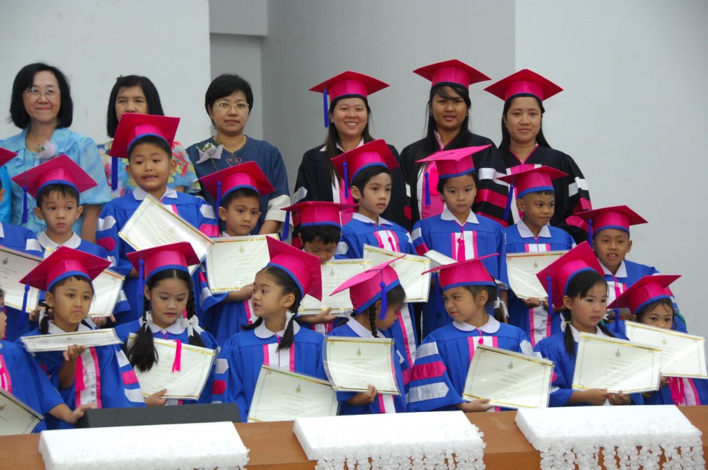 Nursery demonstration shool’s certificates given