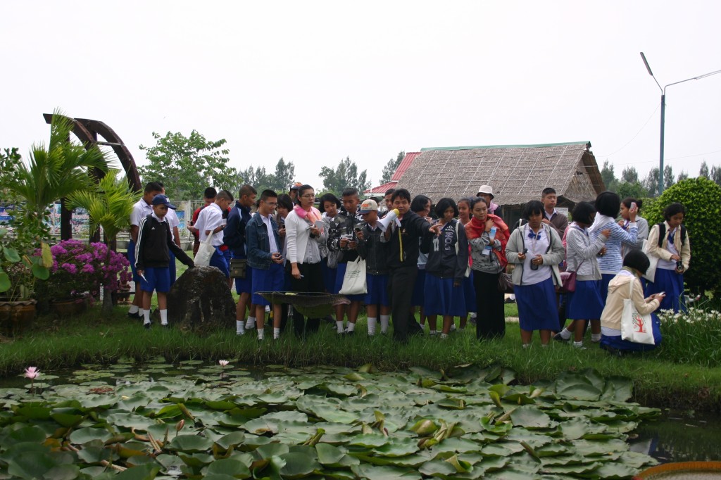 Tessaban 5 School Songkhla Municipality Vsiting Lotus Museum