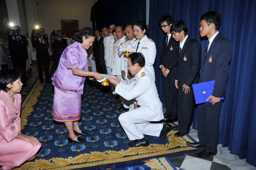 RMUTT President Offering Money to HRH Maha Chakri Sirindhorn